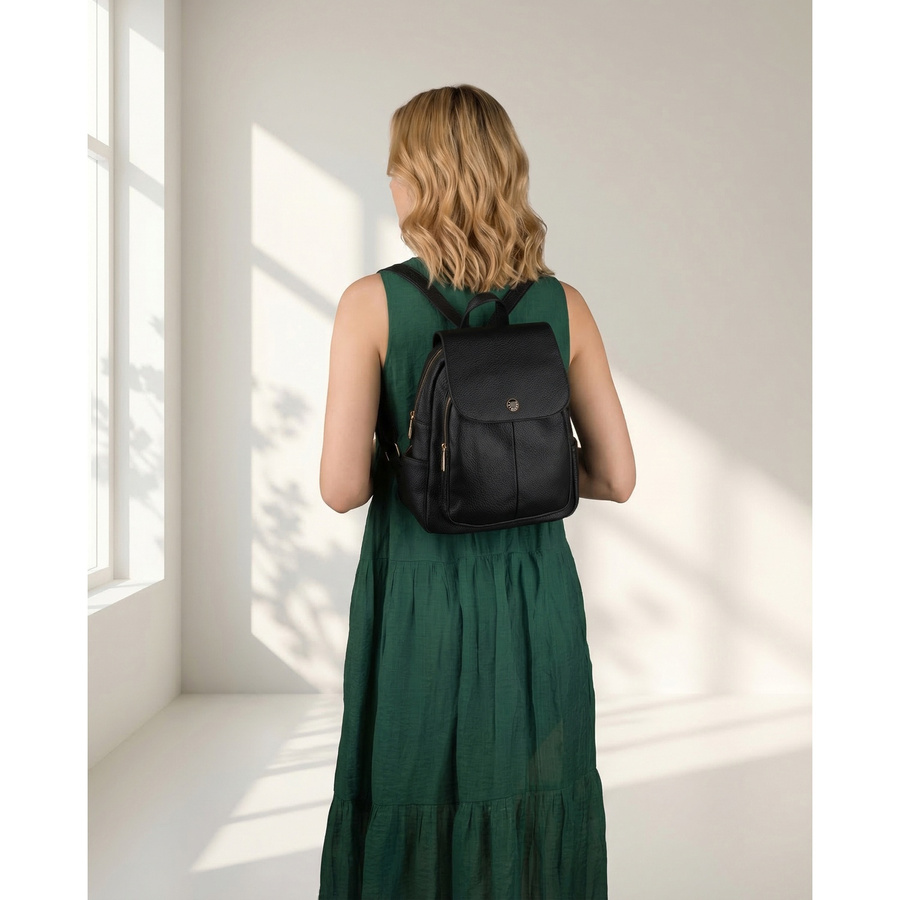 Kleiner Damen-Rucksack mit Klappe schwarz aus Öko-Leder städtisch - Peterson – Bild 2