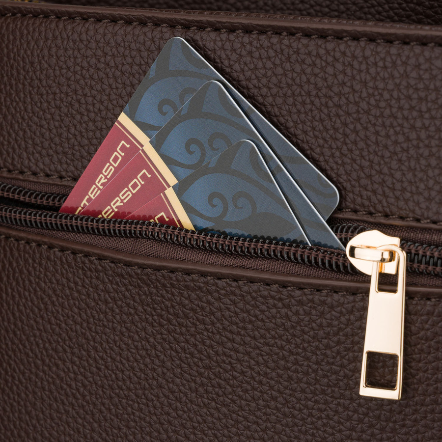 Damenhandtasche aus Öko-Leder in Braun, mit Reißverschluss - Peterson – Bild 11