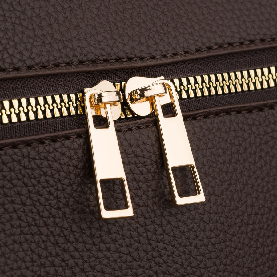 Braune, städtische Damenhandtasche aus Öko-Leder, mit Reißverschluss und Magnetverschluss - Peterson – Bild 10