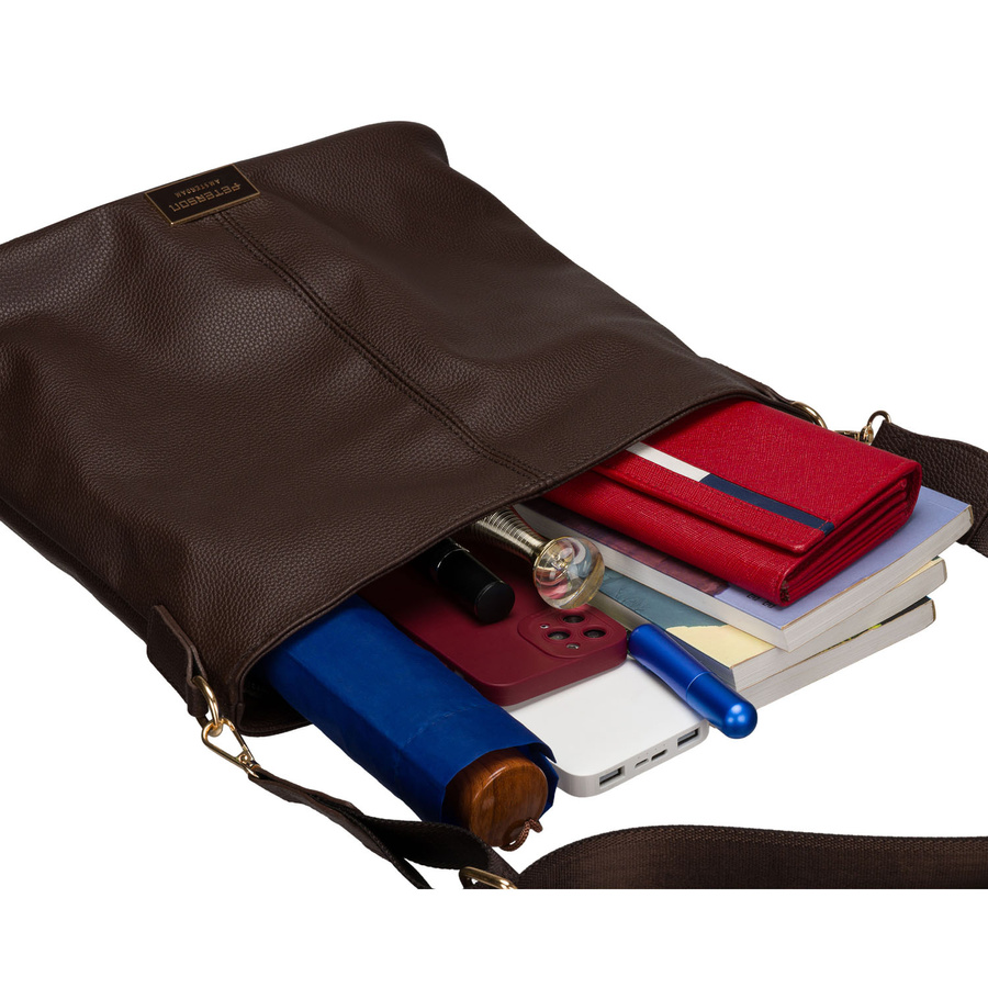 Städtische Damenhandtasche aus Öko-Leder in Braun, an verstellbarem Gürtel hängend - Peterson – Bild 10