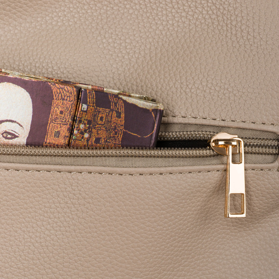 Beige Damenhandtasche aus Öko-Leder, an verstellbarem Gürtel hängend - Peterson – Bild 9