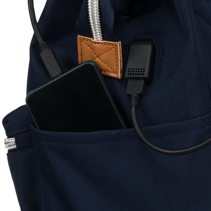 Damenrucksack aus Polyester in Marineblau mit Laptopfach und USB-Anschluss - Peterson – Bild 13
