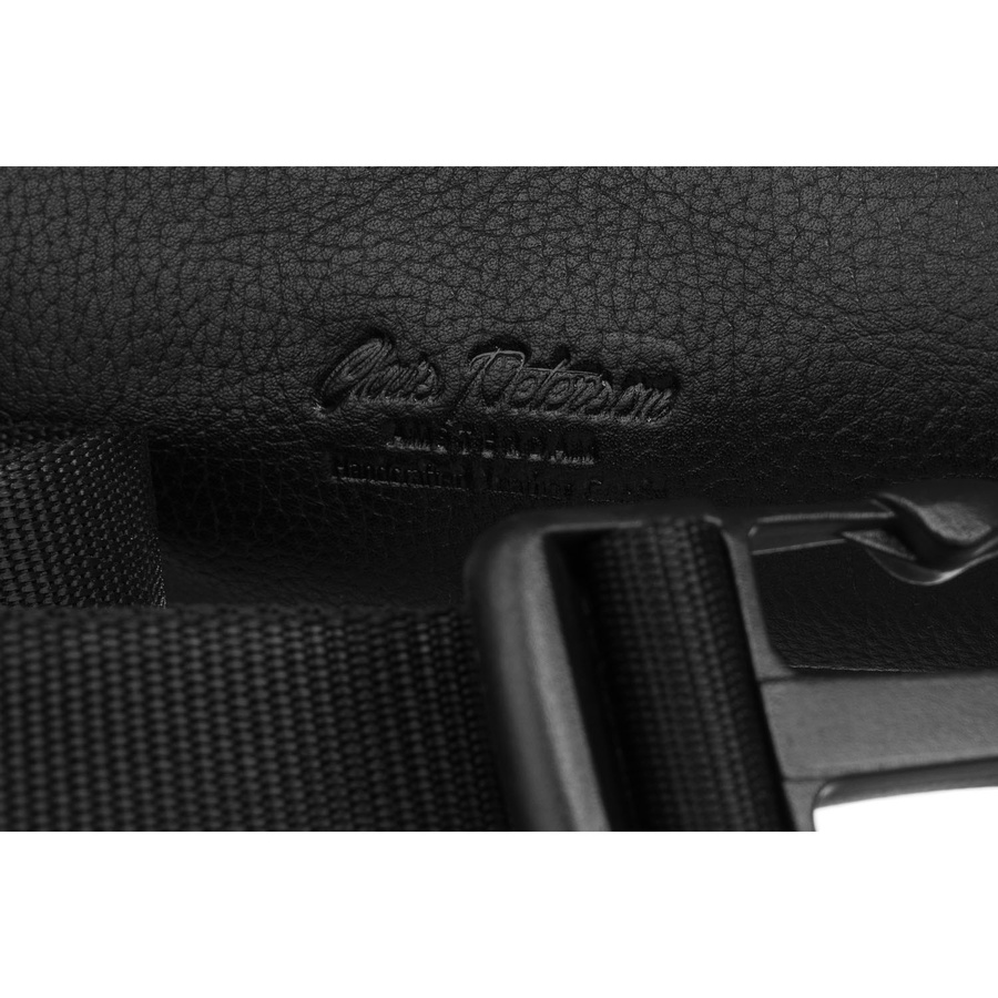 Praktische Herrentasche in schwarzer Farbe aus Echtleder gefertigt und mit Reißverschluss verschließbar - Peterson – Bild 7