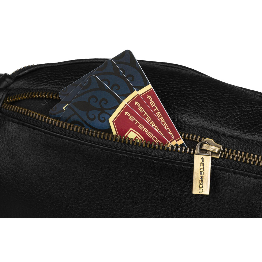 Praktische Herrentasche in schwarzer Farbe aus Echtleder gefertigt und mit Reißverschluss verschließbar - Peterson – Bild 6