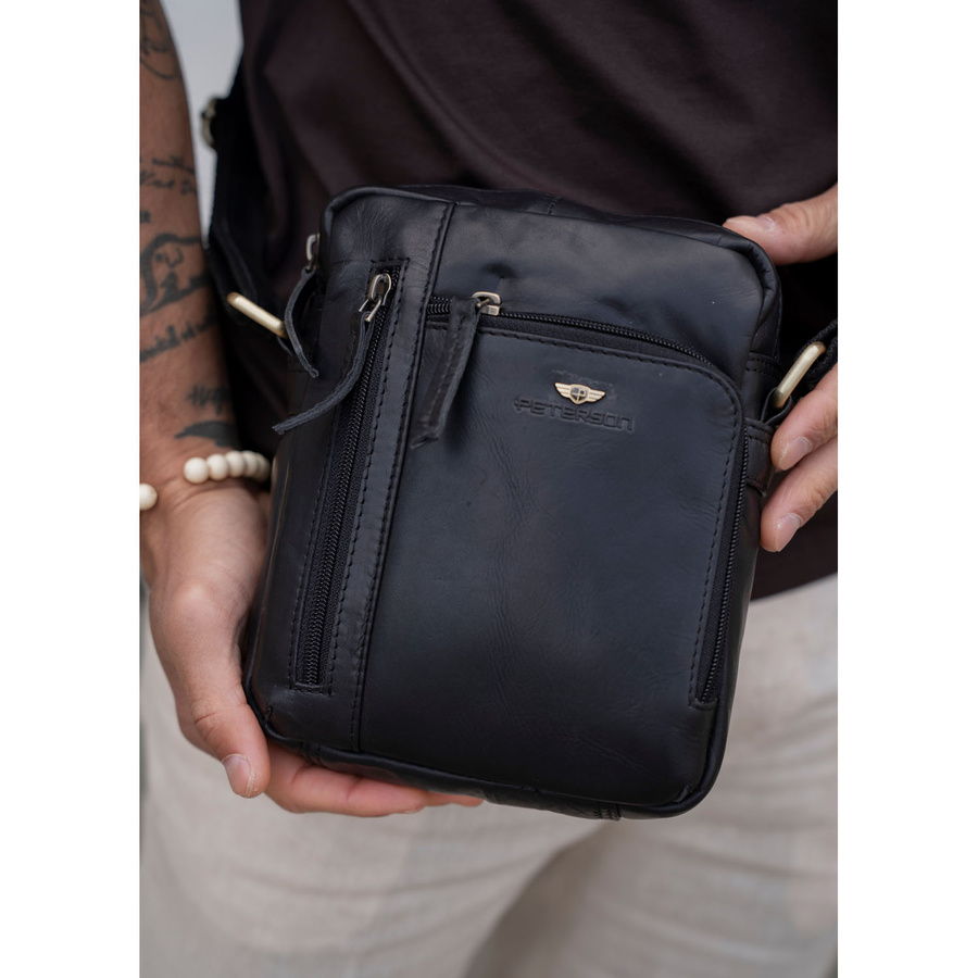 Klassische Herren-Umhängetasche aus Leder in Schwarz mit Taschen und Etui - Peterson – Bild 13