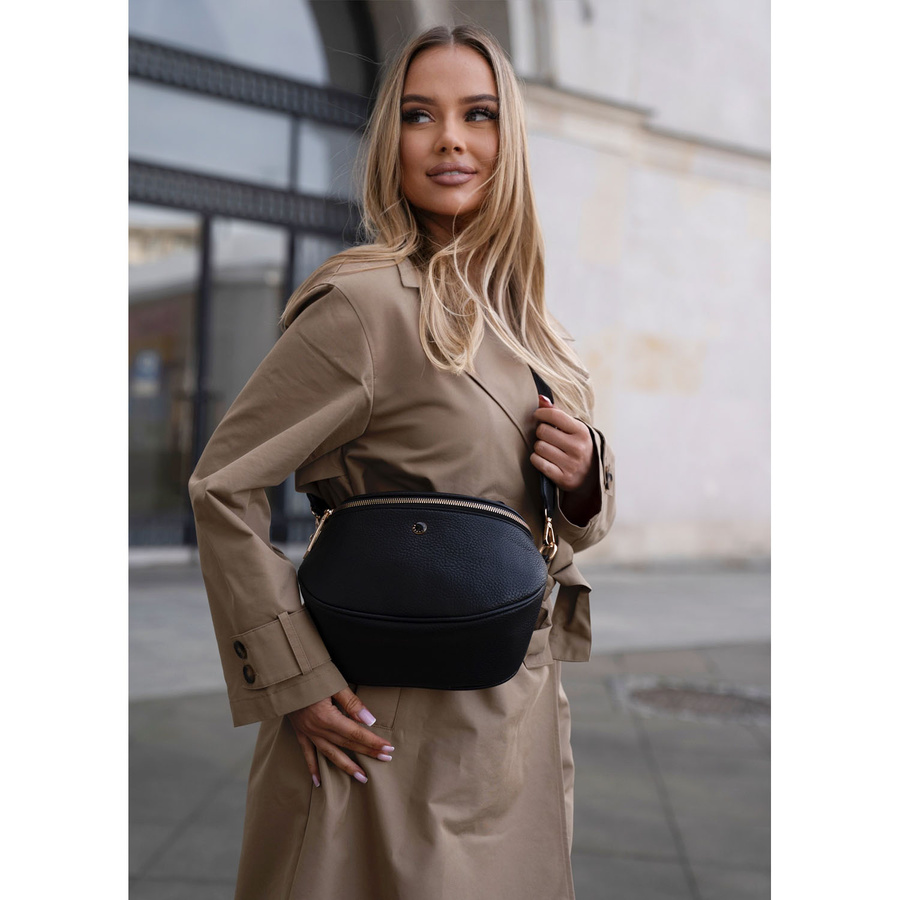 Praktische, städtische Damen-Bauchtasche aus Öko-Leder in Schwarz, einteilig - Peterson – Bild 17