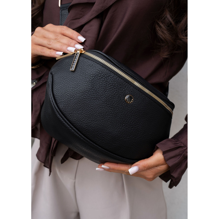 Praktische, städtische Damen-Bauchtasche aus Öko-Leder in Schwarz, einteilig - Peterson – Bild 19