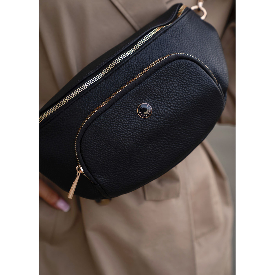 Städtische, schwarze Damen-Bauchtasche aus Öko-Leder, die an einem verstellbaren Gürtel hängt – Peterson – Bild 18