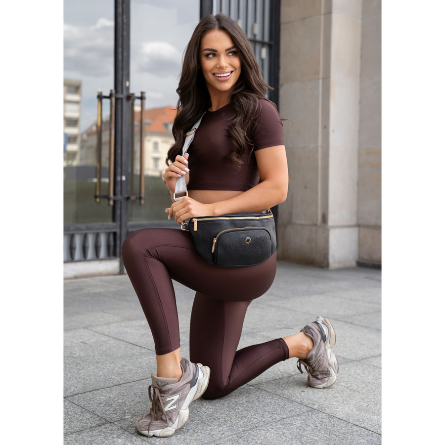 Städtische, schwarze Damen-Bauchtasche aus Öko-Leder, die an einem verstellbaren Gürtel hängt – Peterson – Bild 14