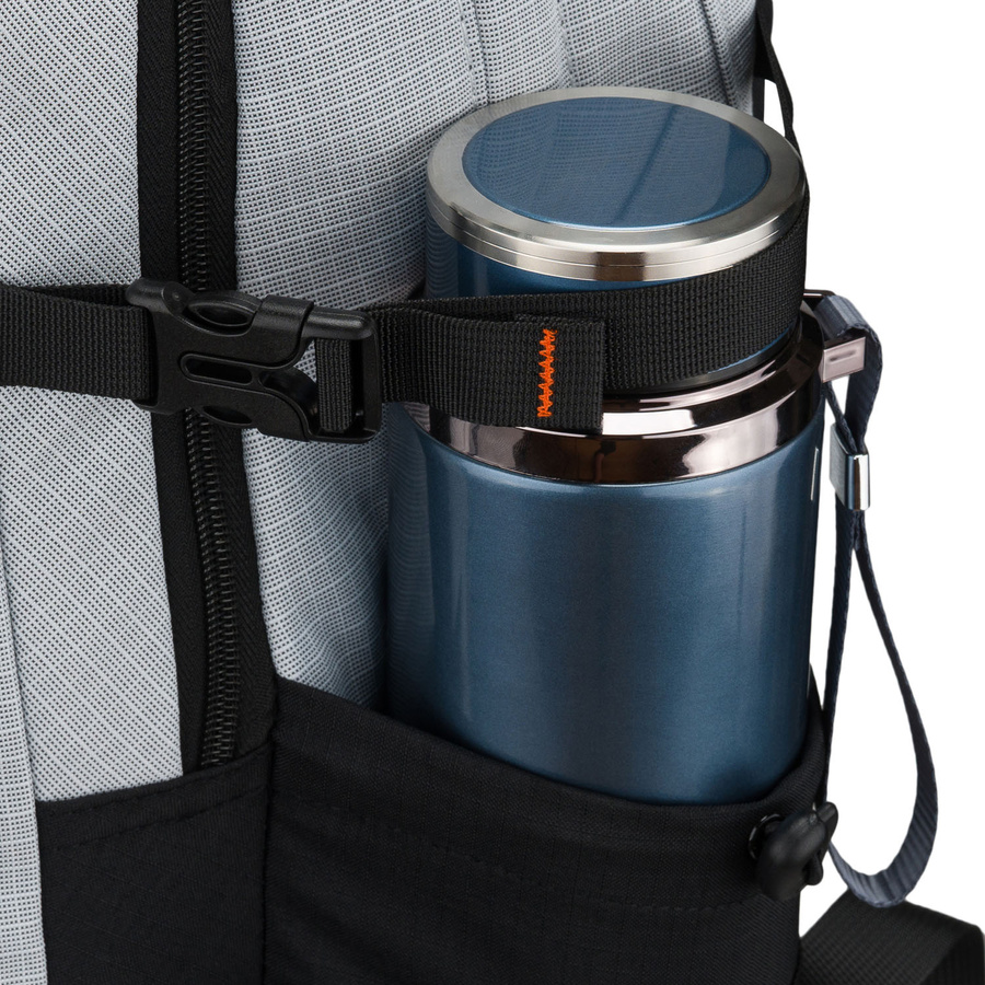 Großer, touristischer Rucksack aus Polyester in grauer Farbe, mit zwei Fächern, mit Reißverschluss verschließbar - Peterson – Bild 32
