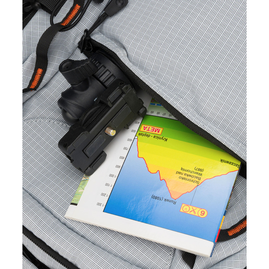 Großer, touristischer Rucksack aus Polyester in grauer Farbe, mit zwei Fächern, mit Reißverschluss verschließbar - Peterson – Bild 25
