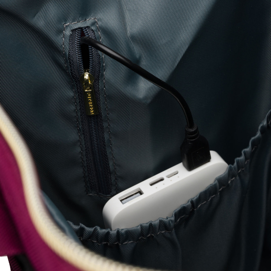 Einfaches Damen-Rucksack aus Polyester in Burgunderfarbe, ausgestattet mit USB-Anschluss - Peterson – Bild 17